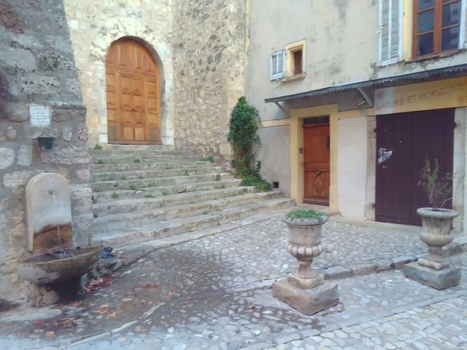 Апартаменты La Fontaine Мустье-Сент-Мари Экстерьер фото